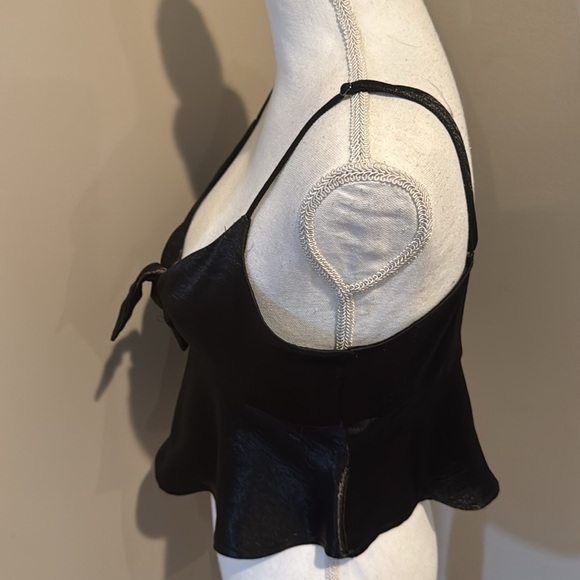 Forever 21 cropped satin peplum style top with knot and adjustable straps - Picture 4 of 6